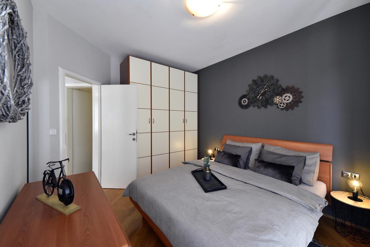 Old Clock Apartment 자그레브 외부 사진