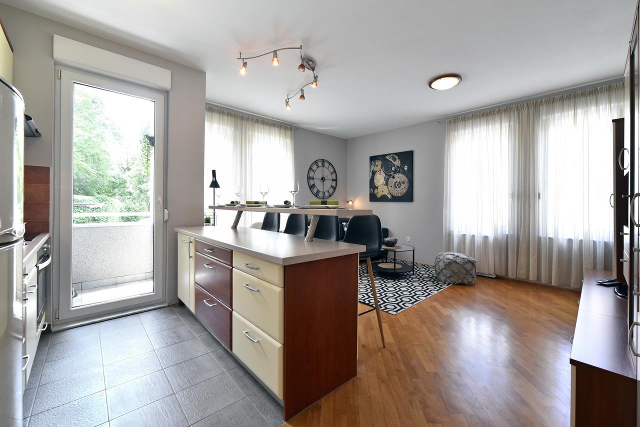 Old Clock Apartment 자그레브 외부 사진