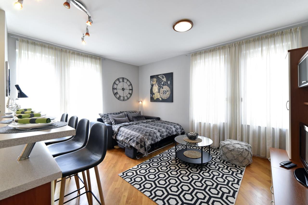 Old Clock Apartment 자그레브 외부 사진